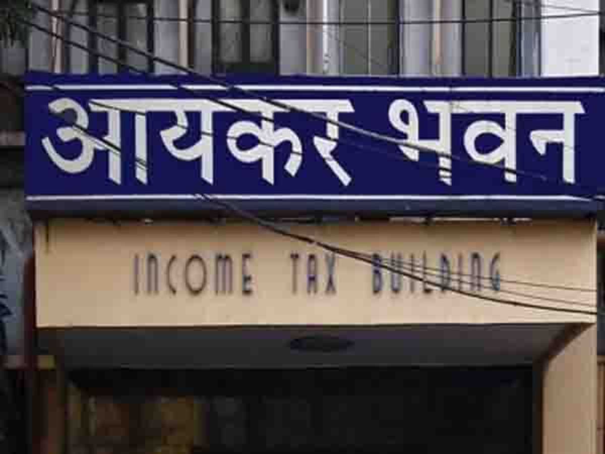 बंगाल, असम में आयकर छापे, 100 करोड़ रुपये की बेहिसाब नगदी का पता चला